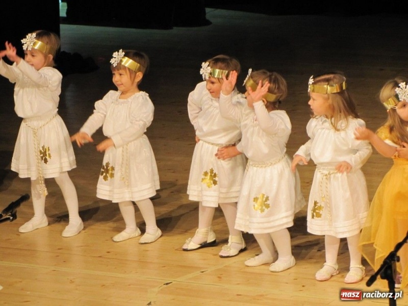 Zdjęcie w galerii na portalu naszraciborz.pl: 100 przedszkolaków wystąpiło w RCK wiadomości z regionu