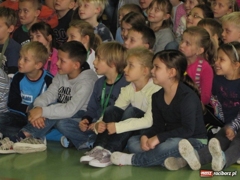 Zdjęcie w galerii na portalu naszraciborz.pl: Misjonarze w szkołach i w więzieniu... wiadomości z regionu