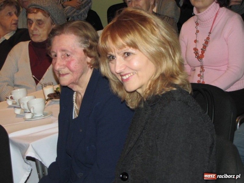 Zdjęcie w galerii na portalu naszraciborz.pl: Benefis Wandy Gizickiej wiadomości z regionu