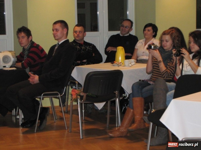 Zdjęcie w galerii na portalu naszraciborz.pl: Benefis Wandy Gizickiej wiadomości z regionu