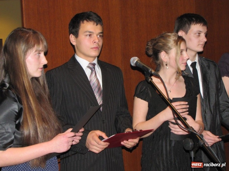 Zdjęcie w galerii na portalu naszraciborz.pl: Benefis Wandy Gizickiej wiadomości z regionu