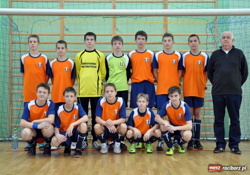Zdjęcie w galerii na portalu naszraciborz.pl: Piłkarski turniej u Puchar Dyrektora ZSOMS wiadomości z regionu