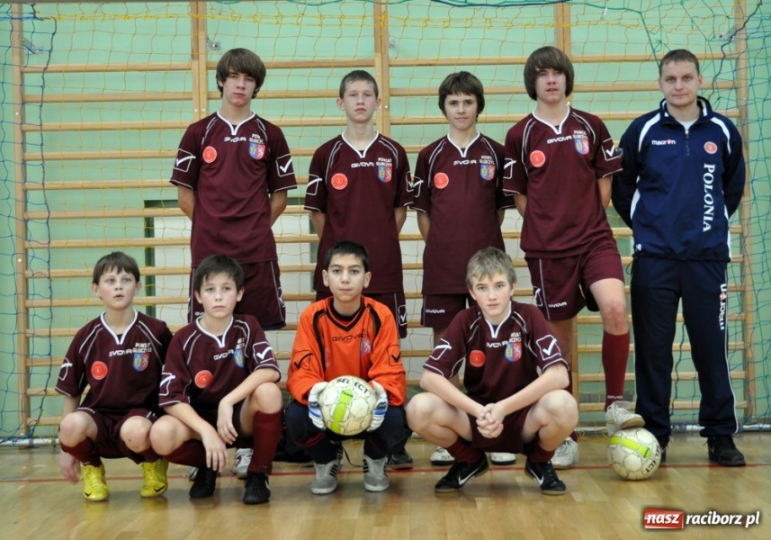 Zdjęcie w galerii na portalu naszraciborz.pl: Piłkarski turniej u Puchar Dyrektora ZSOMS wiadomości z regionu