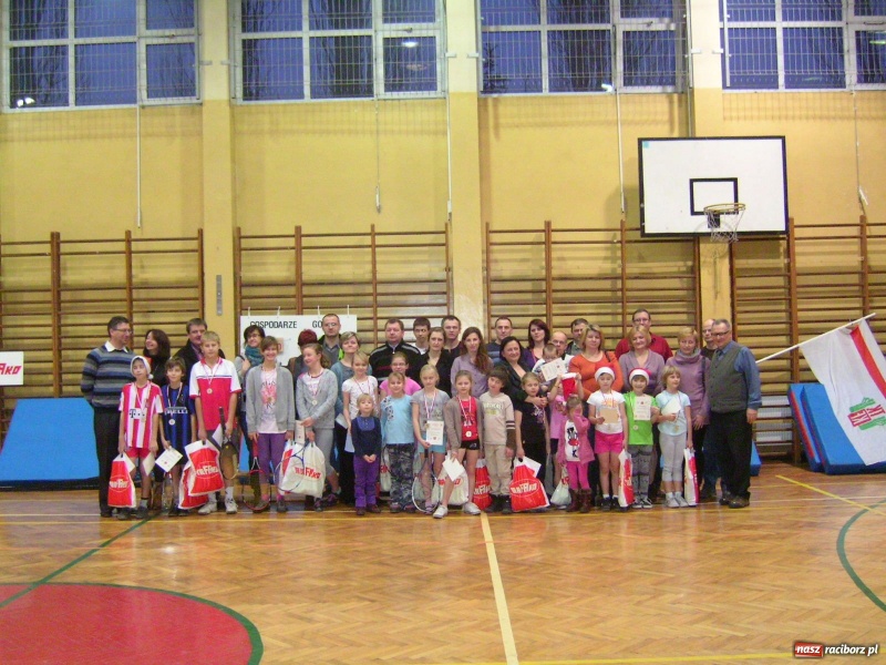 Zdjęcie w galerii na portalu naszraciborz.pl: Pasowanie młodych tenisistów wiadomości z regionu