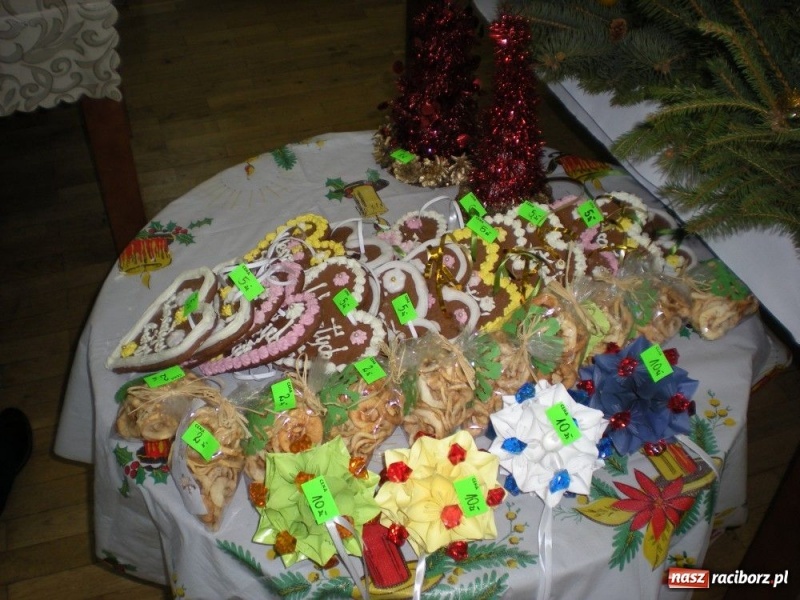 Zdjęcie w galerii na portalu naszraciborz.pl: Z grzańcem, moczką i siemionotką... wiadomości z regionu