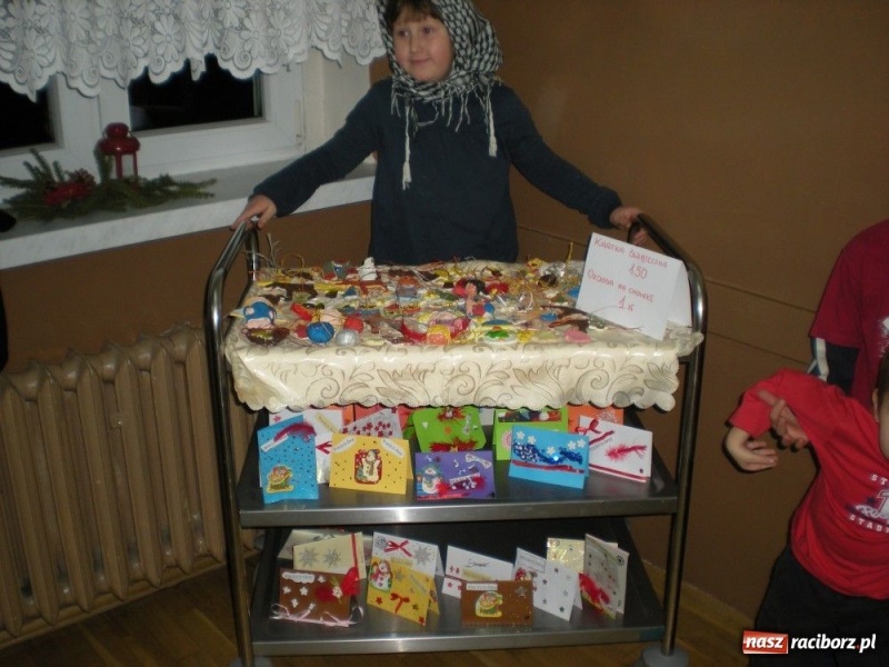 Zdjęcie w galerii na portalu naszraciborz.pl: Z grzańcem, moczką i siemionotką... wiadomości z regionu