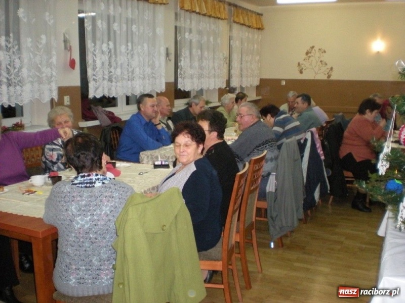 Zdjęcie w galerii na portalu naszraciborz.pl: Z grzańcem, moczką i siemionotką... wiadomości z regionu