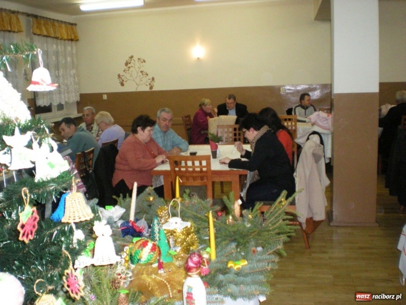 Zdjęcie w galerii na portalu naszraciborz.pl: Z grzańcem, moczką i siemionotką... wiadomości z regionu