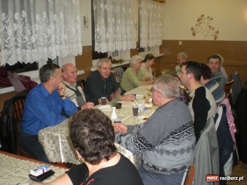 Zdjęcie w galerii na portalu naszraciborz.pl: Z grzańcem, moczką i siemionotką... wiadomości z regionu