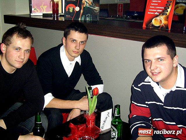 Zdjęcie w galerii na portalu naszraciborz.pl: Vinyl Pub i salsa wiadomości z regionu