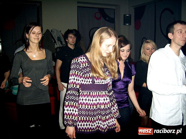 Zdjęcie w galerii na portalu naszraciborz.pl: Vinyl Pub i salsa wiadomości z regionu