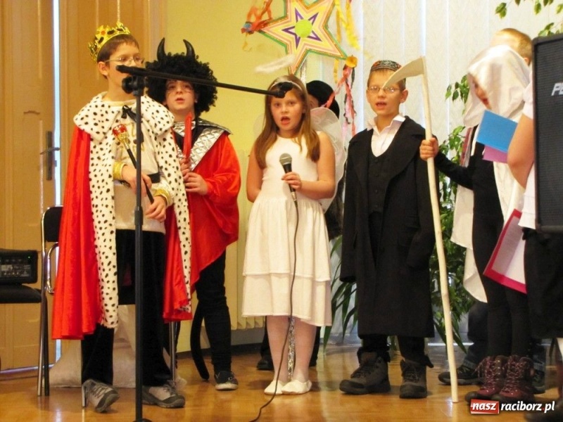 Zdjęcie w galerii na portalu naszraciborz.pl: Z kolędą odwiedzili Dom św. Notburgi wiadomości z regionu