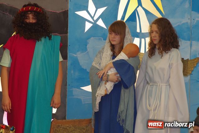 Zdjęcie w galerii na portalu naszraciborz.pl: Dochód z kiermaszu na tablice i sprzęt wiadomości z regionu