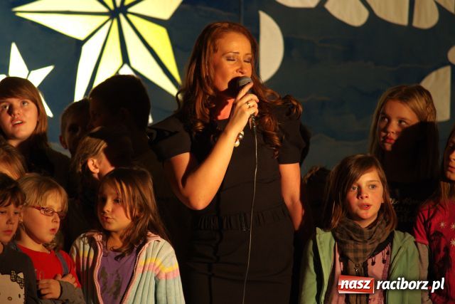 Zdjęcie w galerii na portalu naszraciborz.pl: Dochód z kiermaszu na tablice i sprzęt wiadomości z regionu