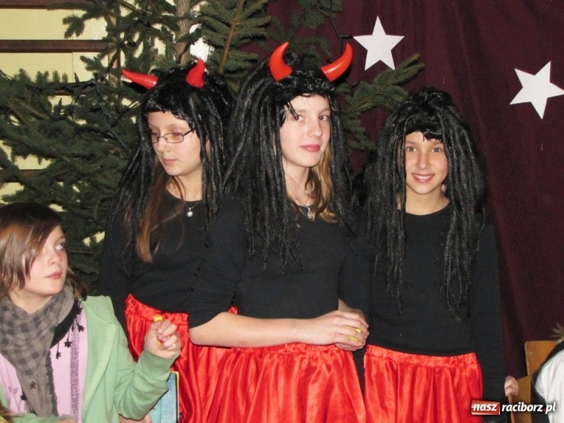 Zdjęcie w galerii na portalu naszraciborz.pl: Dochód z kiermaszu na tablice i sprzęt wiadomości z regionu