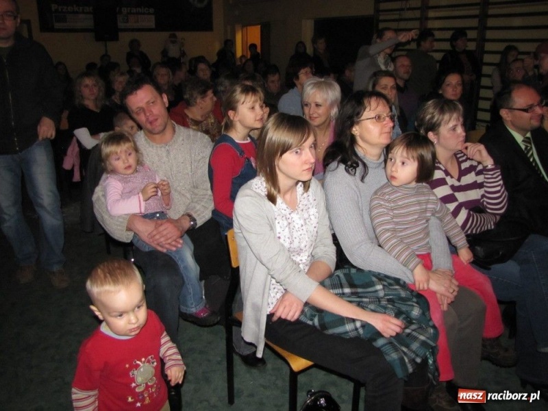 Zdjęcie w galerii na portalu naszraciborz.pl: Dochód z kiermaszu na tablice i sprzęt wiadomości z regionu