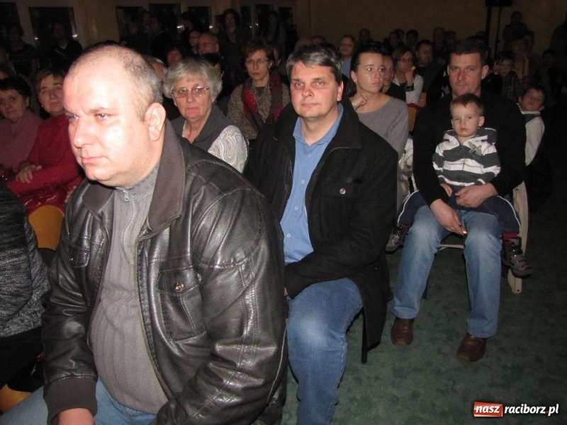 Zdjęcie w galerii na portalu naszraciborz.pl: Dochód z kiermaszu na tablice i sprzęt wiadomości z regionu