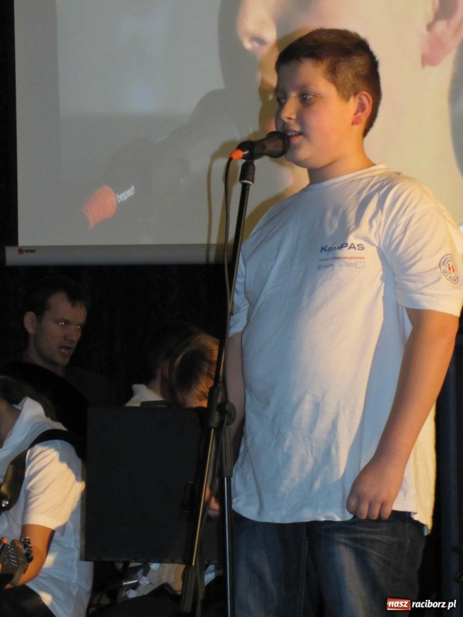 Zdjęcie w galerii na portalu naszraciborz.pl: Dochód z kiermaszu na tablice i sprzęt wiadomości z regionu