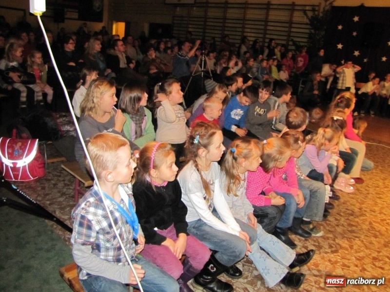Zdjęcie w galerii na portalu naszraciborz.pl: Dochód z kiermaszu na tablice i sprzęt wiadomości z regionu