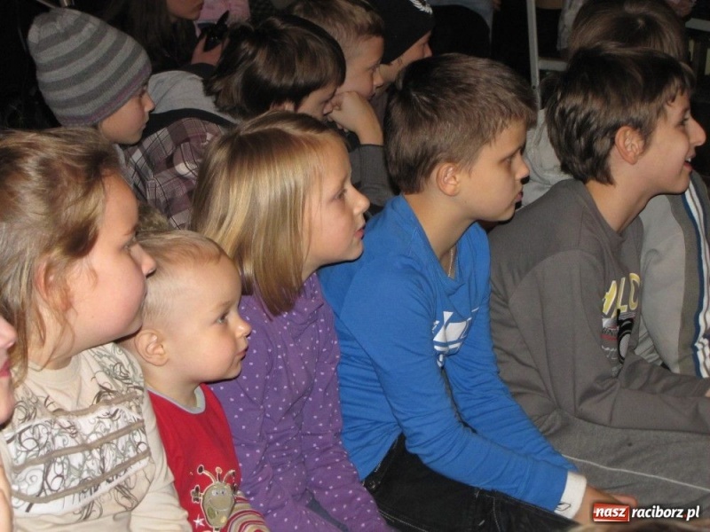 Zdjęcie w galerii na portalu naszraciborz.pl: Dochód z kiermaszu na tablice i sprzęt wiadomości z regionu