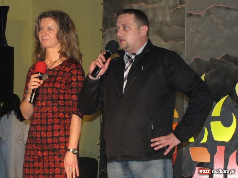 Zdjęcie w galerii na portalu naszraciborz.pl: Dochód z kiermaszu na tablice i sprzęt wiadomości z regionu