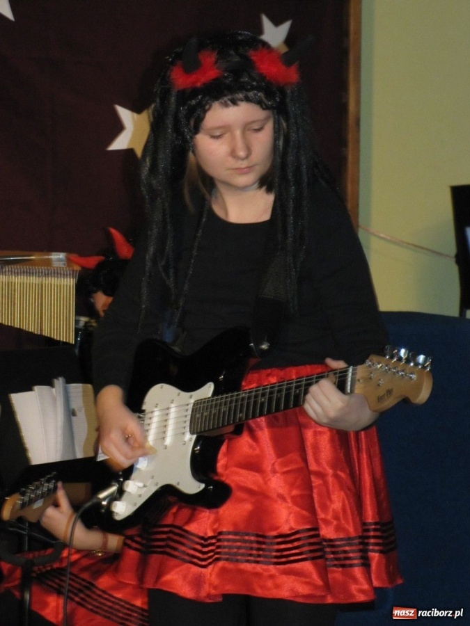 Zdjęcie w galerii na portalu naszraciborz.pl: Dochód z kiermaszu na tablice i sprzęt wiadomości z regionu