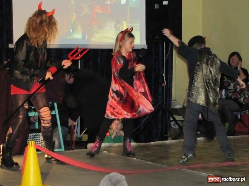 Zdjęcie w galerii na portalu naszraciborz.pl: Dochód z kiermaszu na tablice i sprzęt wiadomości z regionu