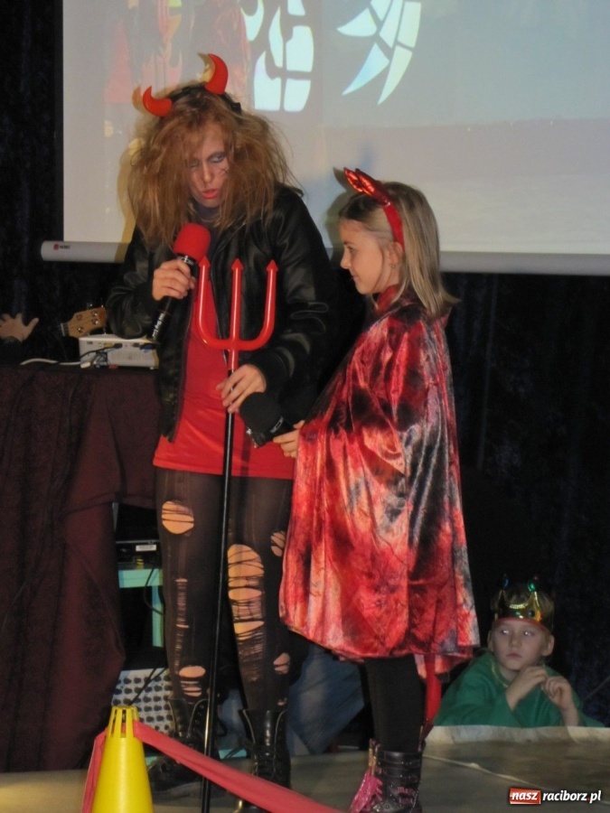 Zdjęcie w galerii na portalu naszraciborz.pl: Dochód z kiermaszu na tablice i sprzęt wiadomości z regionu