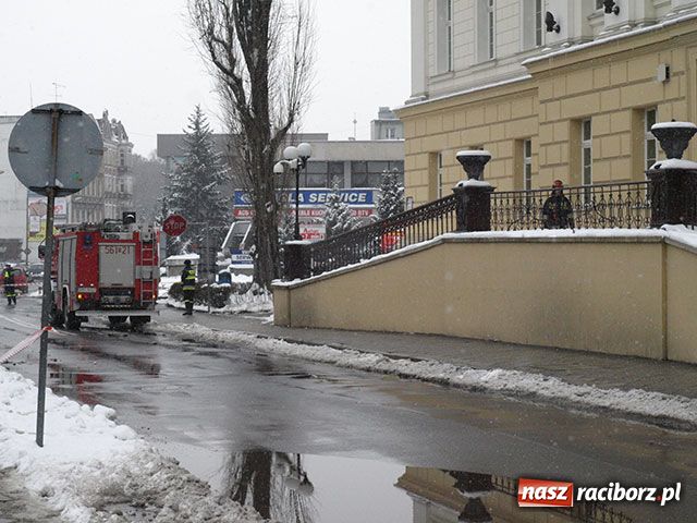 Zdjęcie w galerii na portalu naszraciborz.pl: Bombowy alarm w raciborskim sądzie wiadomości z regionu