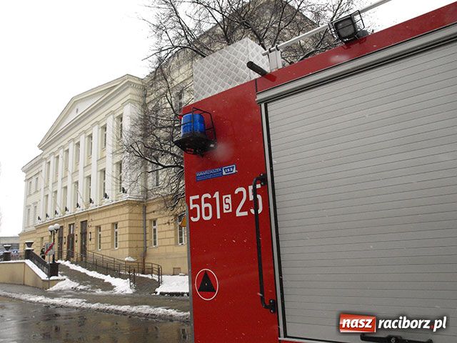 Zdjęcie w galerii na portalu naszraciborz.pl: Bombowy alarm w raciborskim sądzie wiadomości z regionu