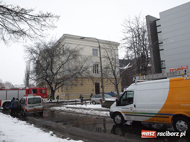 Zdjęcie w galerii na portalu naszraciborz.pl: Bombowy alarm w raciborskim sądzie wiadomości z regionu