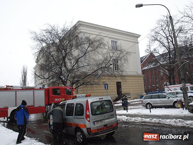 Zdjęcie w galerii na portalu naszraciborz.pl: Bombowy alarm w raciborskim sądzie wiadomości z regionu