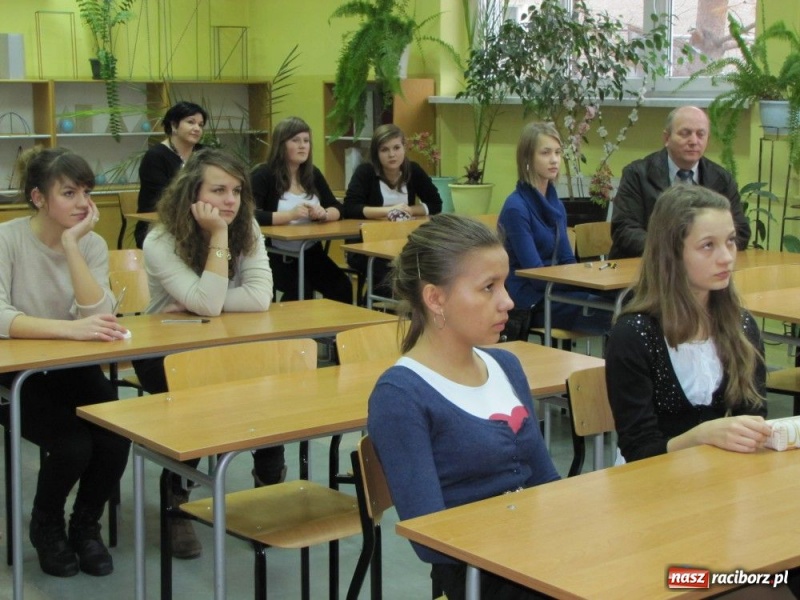 Zdjęcie w galerii na portalu naszraciborz.pl: Chwalą się wiedzą o wieszczu wiadomości z regionu