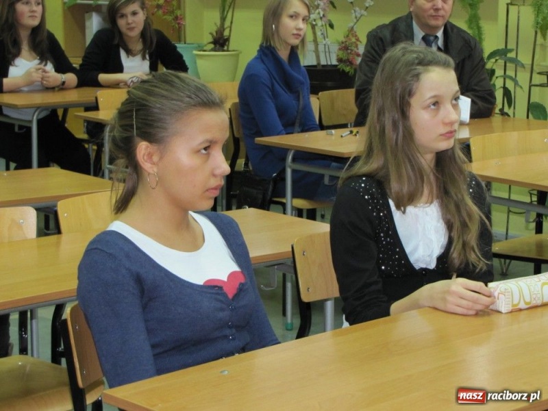 Zdjęcie w galerii na portalu naszraciborz.pl: Chwalą się wiedzą o wieszczu wiadomości z regionu