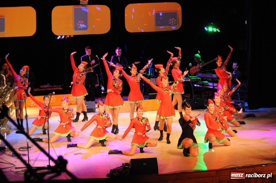 Zdjęcie w galerii na portalu naszraciborz.pl: Gwiazdka Serc 2011, czyli za mundurem... wiadomości z regionu