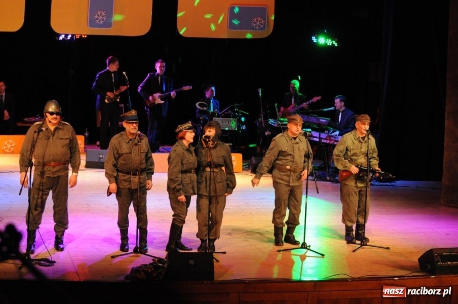 Zdjęcie w galerii na portalu naszraciborz.pl: Gwiazdka Serc 2011, czyli za mundurem... wiadomości z regionu