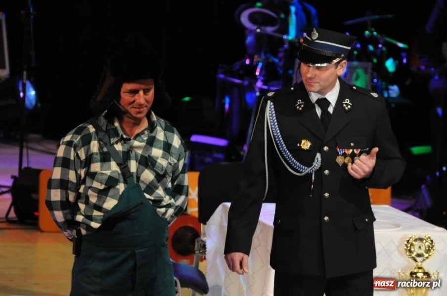 Zdjęcie w galerii na portalu naszraciborz.pl: Gwiazdka Serc 2011, czyli za mundurem... wiadomości z regionu