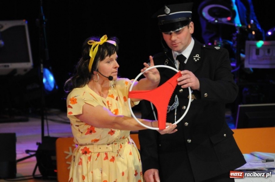 Zdjęcie w galerii na portalu naszraciborz.pl: Gwiazdka Serc 2011, czyli za mundurem... wiadomości z regionu
