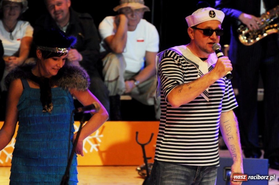 Zdjęcie w galerii na portalu naszraciborz.pl: Gwiazdka Serc 2011, czyli za mundurem... wiadomości z regionu