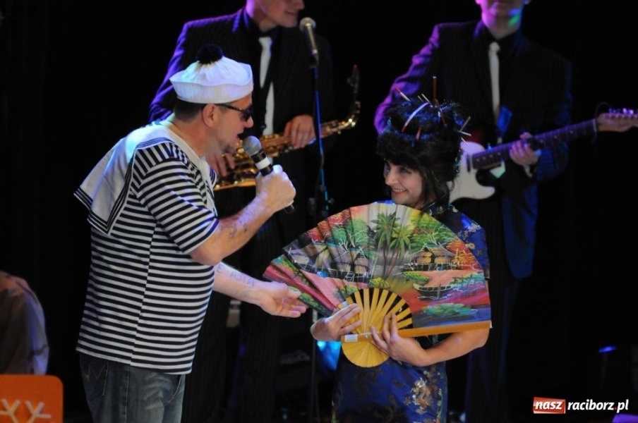 Zdjęcie w galerii na portalu naszraciborz.pl: Gwiazdka Serc 2011, czyli za mundurem... wiadomości z regionu