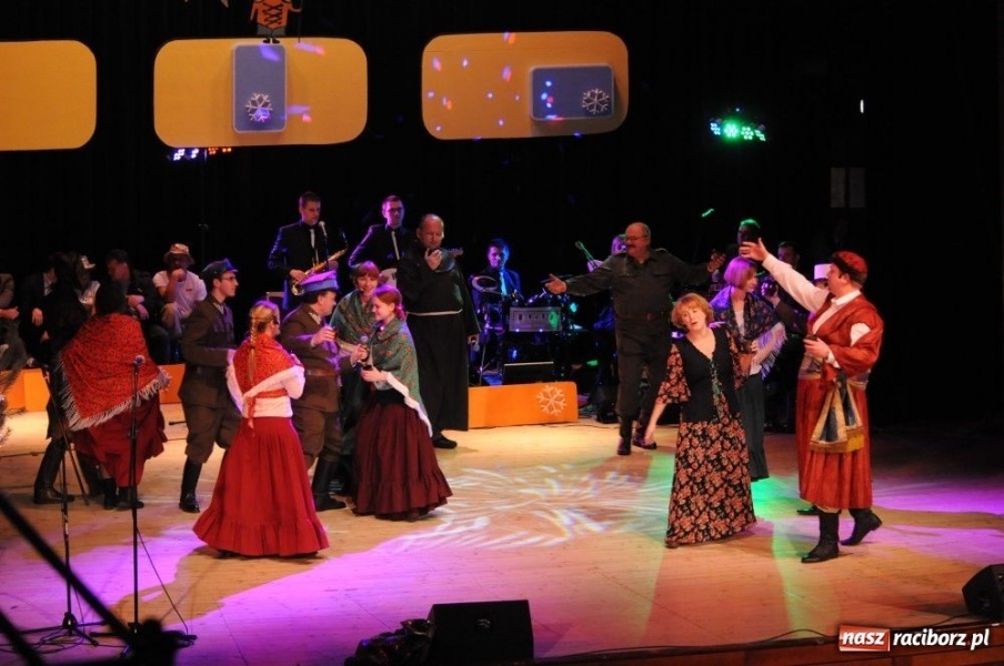 Zdjęcie w galerii na portalu naszraciborz.pl: Gwiazdka Serc 2011, czyli za mundurem... wiadomości z regionu