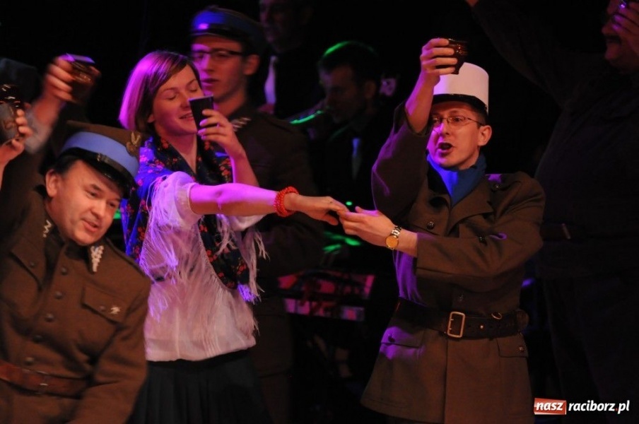 Zdjęcie w galerii na portalu naszraciborz.pl: Gwiazdka Serc 2011, czyli za mundurem... wiadomości z regionu