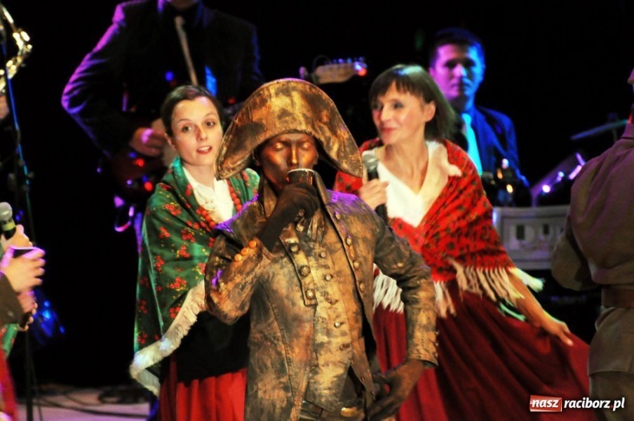 Zdjęcie w galerii na portalu naszraciborz.pl: Gwiazdka Serc 2011, czyli za mundurem... wiadomości z regionu