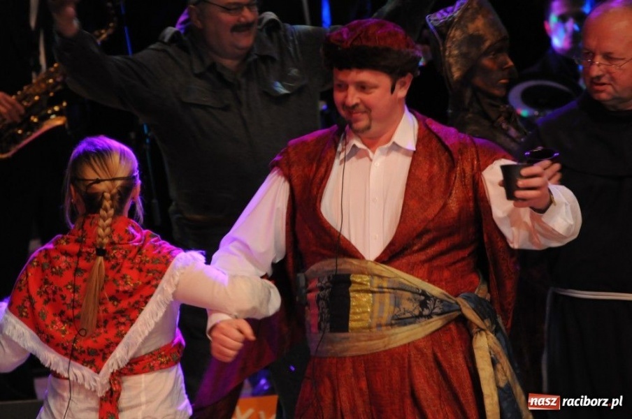 Zdjęcie w galerii na portalu naszraciborz.pl: Gwiazdka Serc 2011, czyli za mundurem... wiadomości z regionu