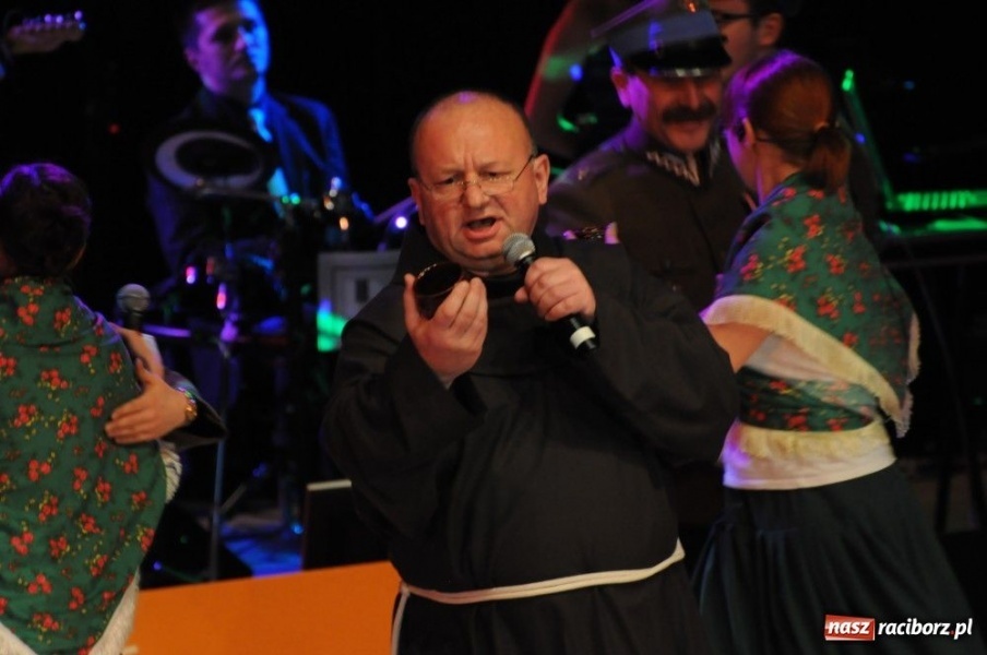 Zdjęcie w galerii na portalu naszraciborz.pl: Gwiazdka Serc 2011, czyli za mundurem... wiadomości z regionu