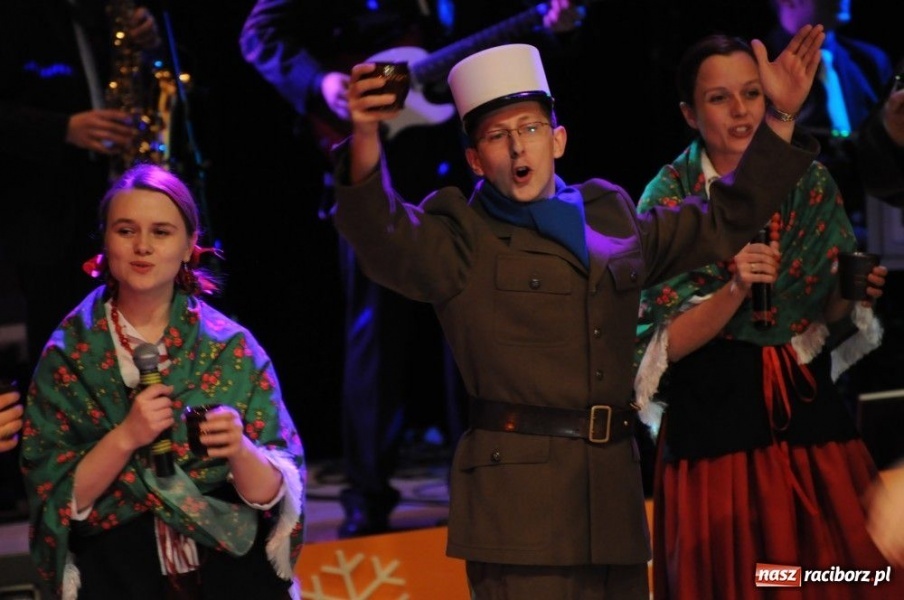 Zdjęcie w galerii na portalu naszraciborz.pl: Gwiazdka Serc 2011, czyli za mundurem... wiadomości z regionu