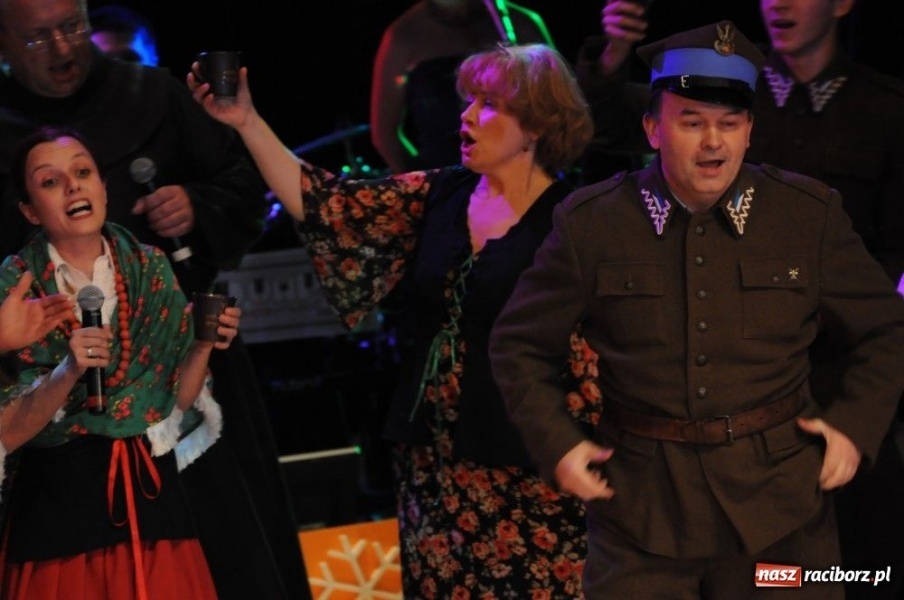 Zdjęcie w galerii na portalu naszraciborz.pl: Gwiazdka Serc 2011, czyli za mundurem... wiadomości z regionu