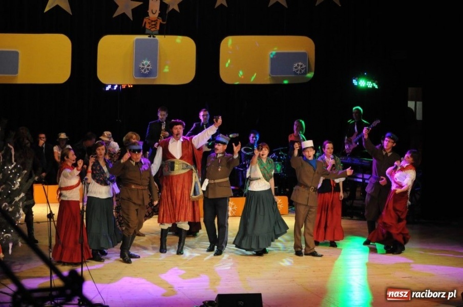 Zdjęcie w galerii na portalu naszraciborz.pl: Gwiazdka Serc 2011, czyli za mundurem... wiadomości z regionu