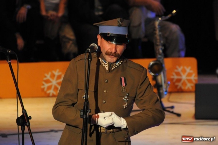 Zdjęcie w galerii na portalu naszraciborz.pl: Gwiazdka Serc 2011, czyli za mundurem... wiadomości z regionu