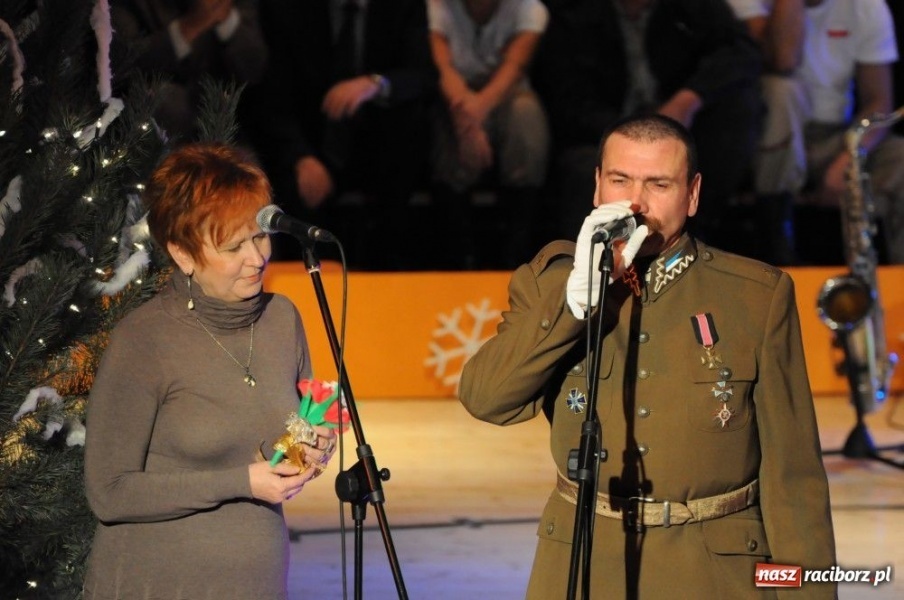 Zdjęcie w galerii na portalu naszraciborz.pl: Gwiazdka Serc 2011, czyli za mundurem... wiadomości z regionu